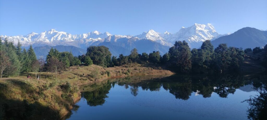 See mit Blick auf den Himalaya