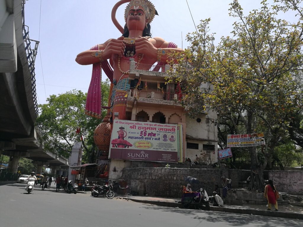 Der hier steht in Dehli